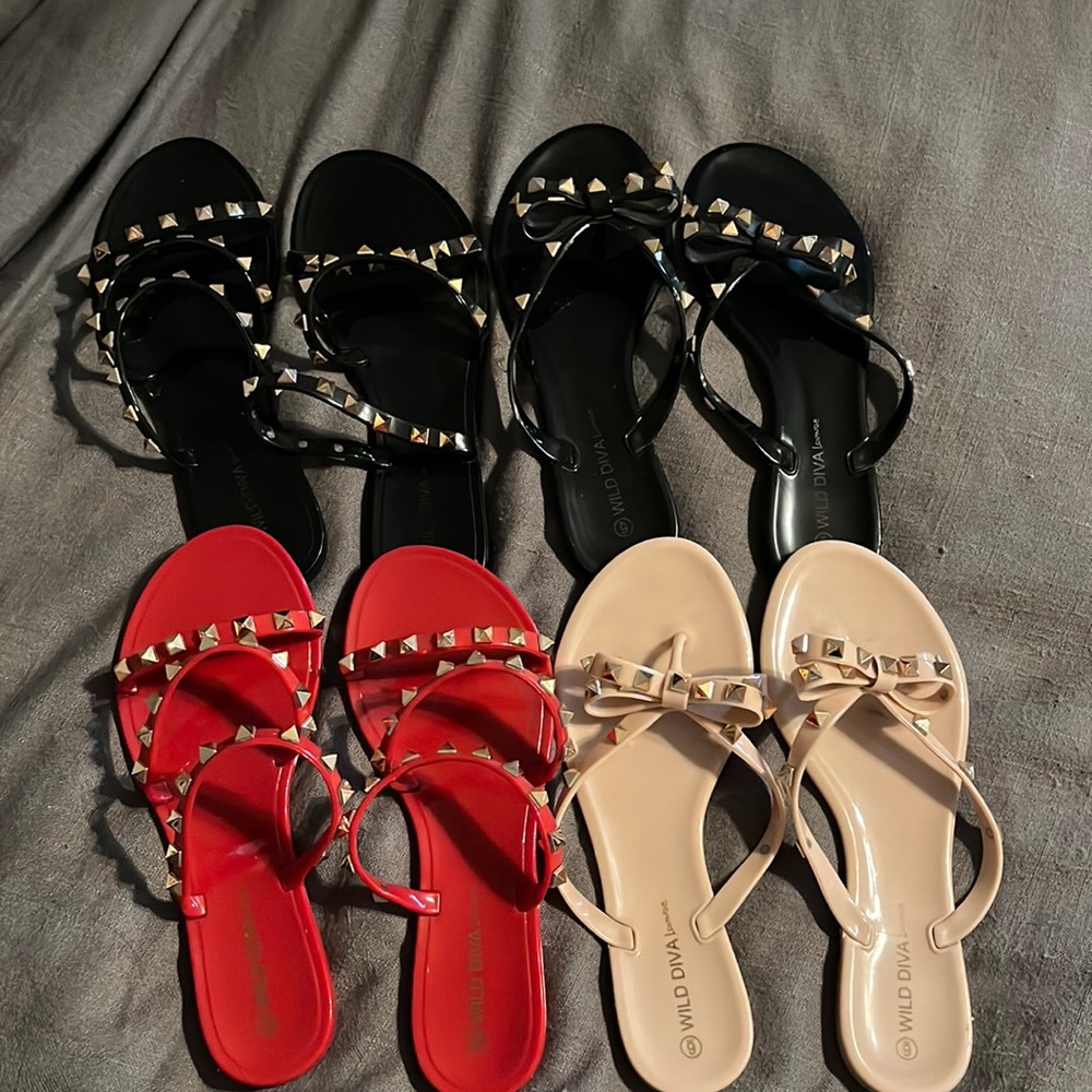 NWT set of 4 pairs Wild Diva studded sandals size 6 rubber gold studs bow strap